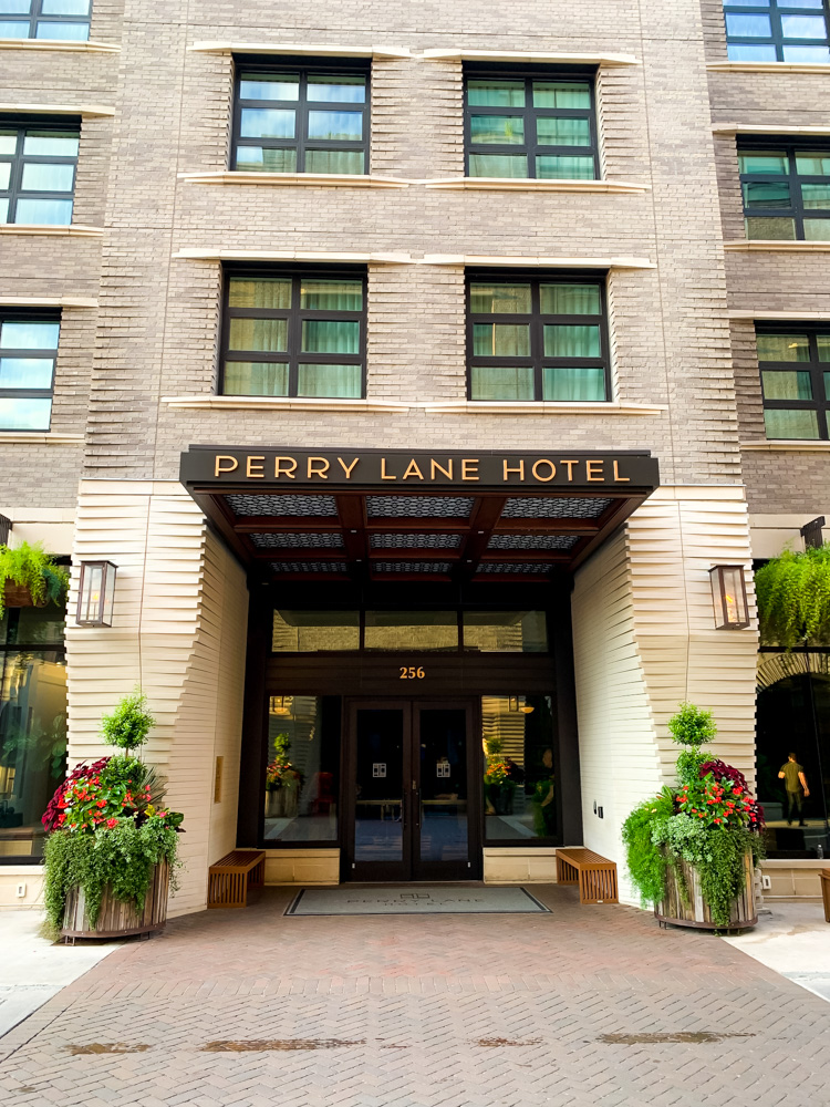 perry lane hotel in Savannah Travel Guide
