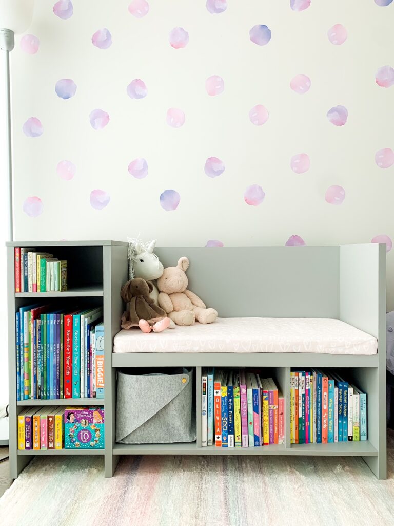 book nook in a toddler girls bedroom