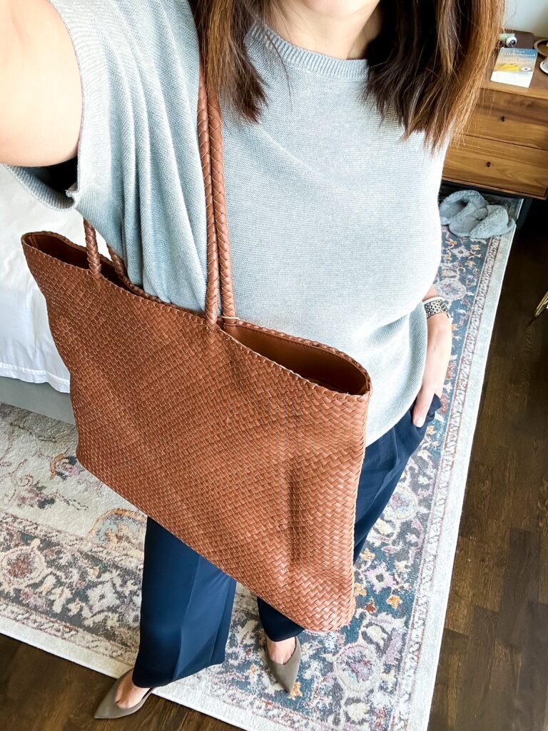 girl wearing the quince italian leather tote