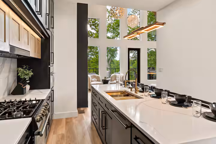 Chef’s kitchen with modern design in Sevierville Airbnb cabin